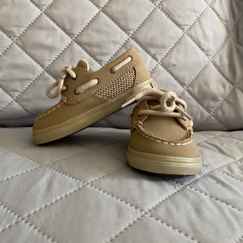 Sperry boat shoes size 3 color linen/oat